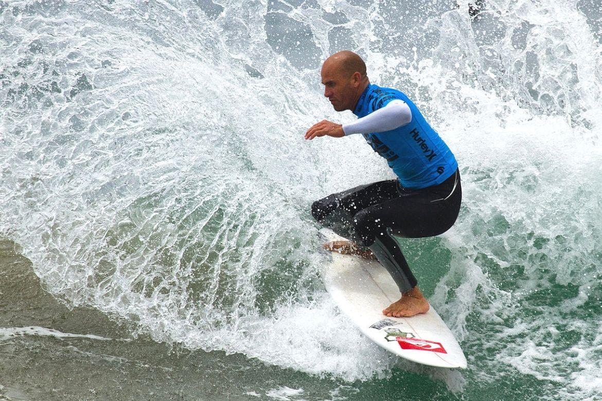 Lenda do surfe continua na ativa aos 50 anos