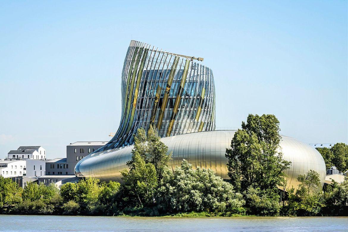 A imponente Cité du Vin, em Bordeaux