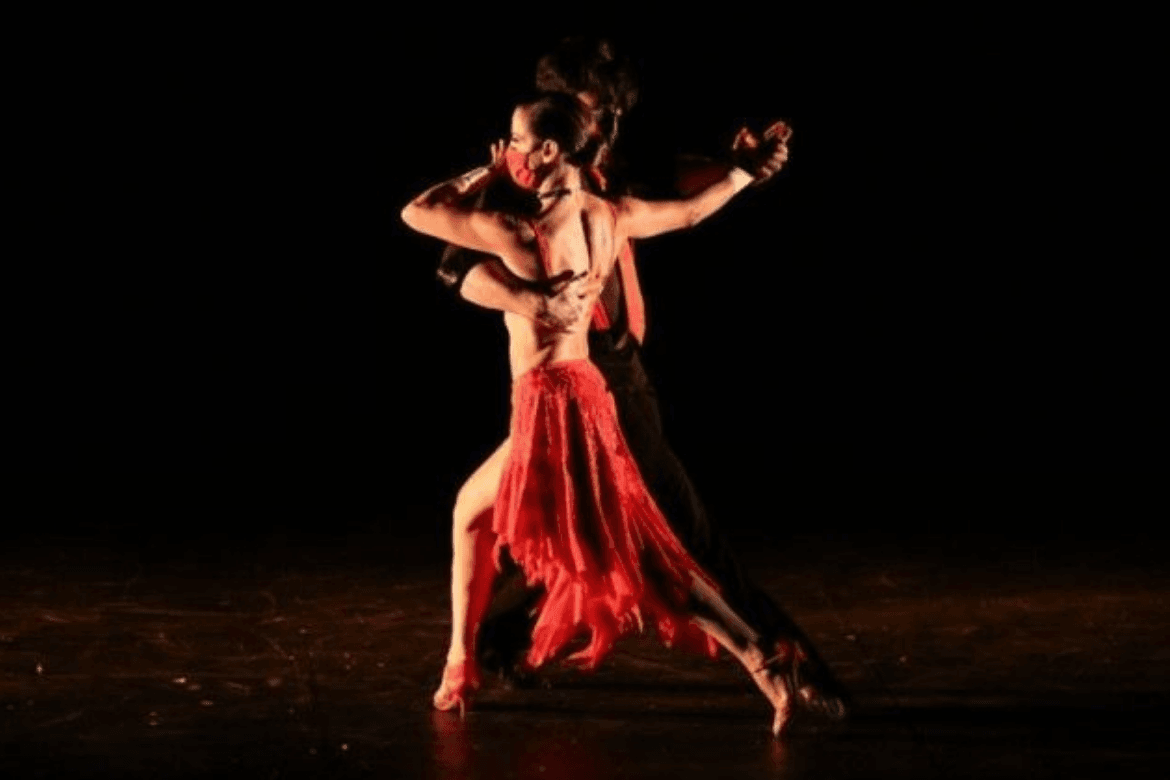 A dança sempre renovada de Eliana Favarelli