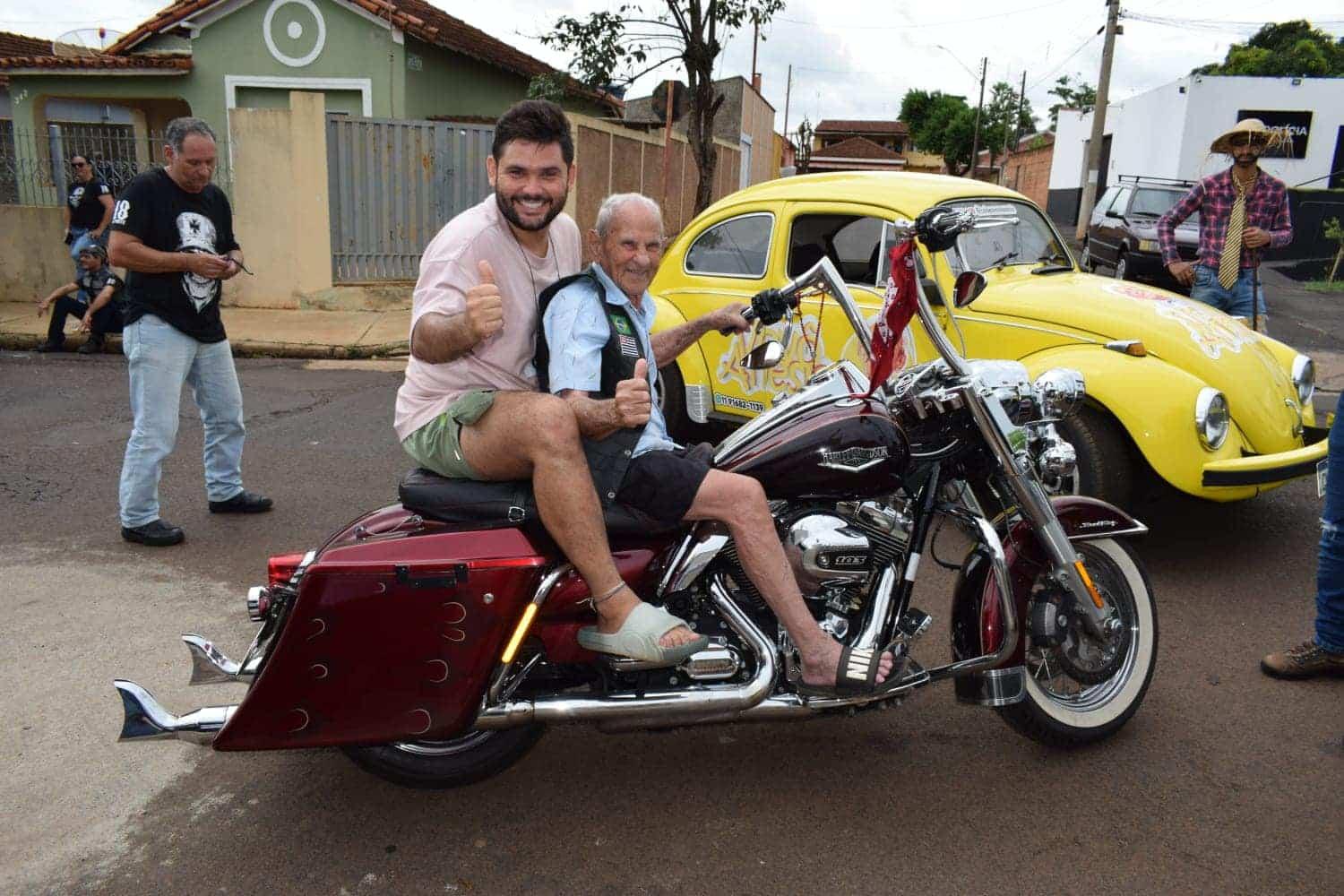Caio e Vovô Anésio Caio e o Vovô Anésio